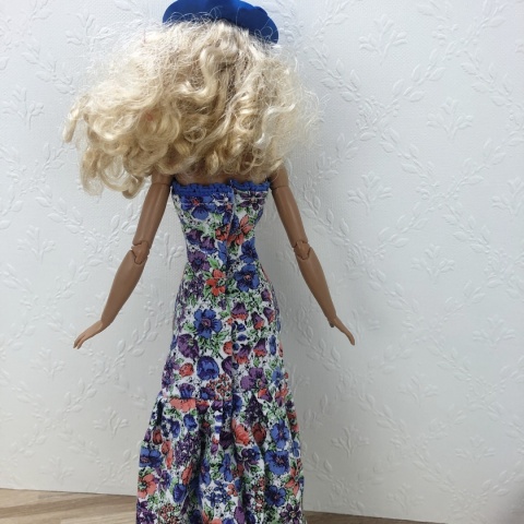 Kwiecista Sukienka – suknia, kapelusz, chusta i buciki dla lalki Barbie (4 elementy)