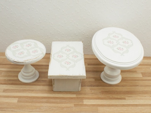 Magiczne Różyczki - drewniane mebelki dla lalek z różowymi różyczkami