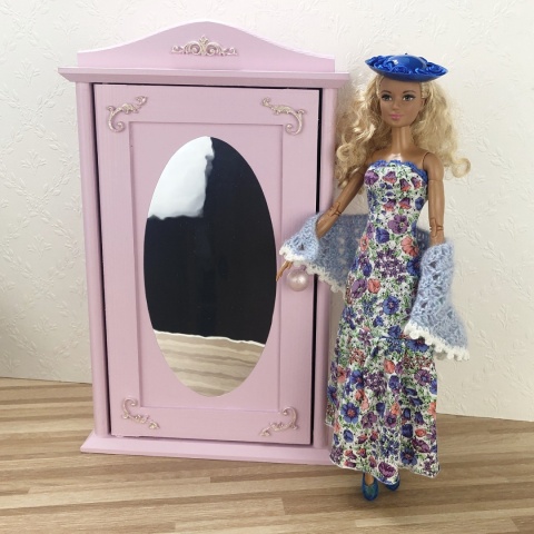 Zaczarowany Pokój Księżniczki - skompletuj zestaw mebelków do domku dla lalek