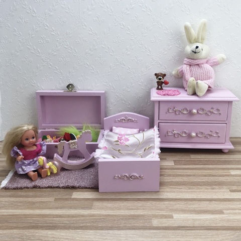 Zaczarowany Pokój Księżniczki - wybierz łóżeczko do sypialni ze złotym ornamentem