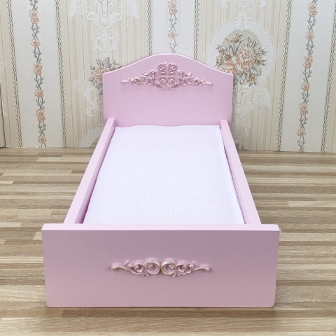 Zaczarowany Pokój Księżniczki - wybierz łóżeczko do sypialni ze złotym ornamentem