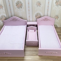 Zaczarowany Pokój Księżniczki - wybierz łóżeczko do sypialni ze złotym ornamentem