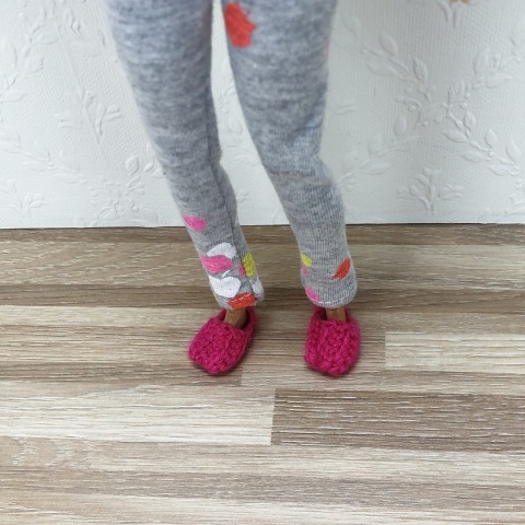 Zestaw Piżamowy z Szlafrokiem i Kapciami dla Lalki Barbie – 4 Elementy