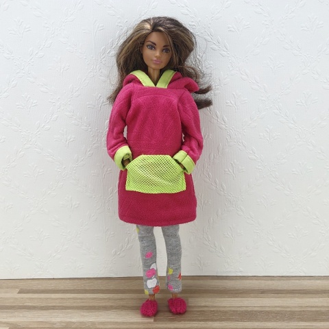 Zestaw Piżamowy z Szlafrokiem i Kapciami dla Lalki Barbie – 4 Elementy
