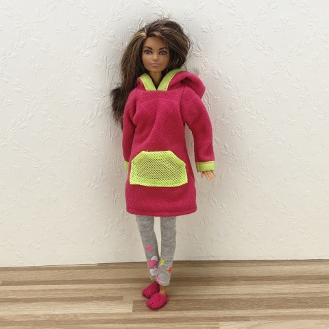 Zestaw Piżamowy z Szlafrokiem i Kapciami dla Lalki Barbie – 4 Elementy