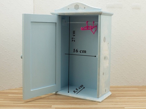 Szafa dla lalek z zimowym wzorem - wymiary