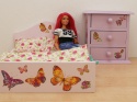 Łóżeczka dla lalek ozdobione motylkami i tęczą - umebluj sypialnię w domku dla lalek