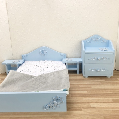 Srebrne Różyczki - wybierz łóżeczko do pokoju księżniczki ze srebrnym ornamentem