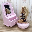 Zaczarowany Pokój Księżniczki - skompletuj zestaw mebelków do domku dla lalek ze złotym ornamentem