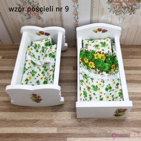 Małe łóżeczko dla małej laleczki BUKIECIK TULIPANÓW