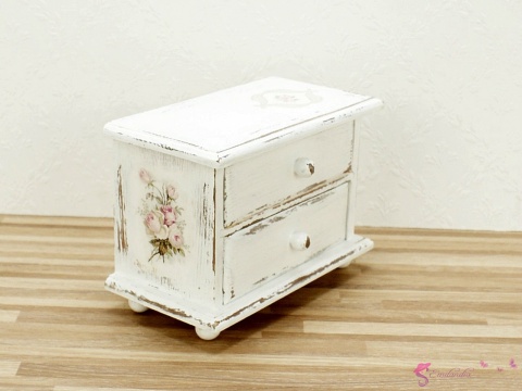Komoda shabby chic z dwoma szufladkami i dekoracją decoupage