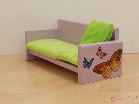 Sofa dla lalek KOLOROWE MOTYLKI - 1:6