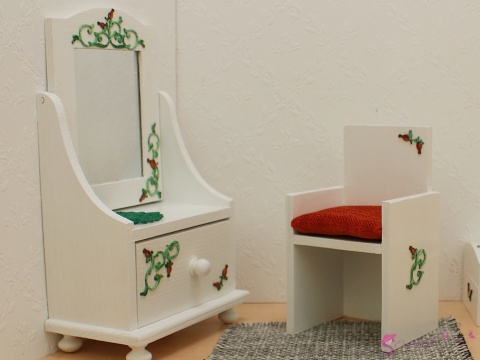 Miniaturowa toaletka z lusterkiem - DZIKA RÓŻA
