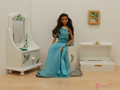 Miniaturowa toaletka z lusterkiem - DZIKA RÓŻA