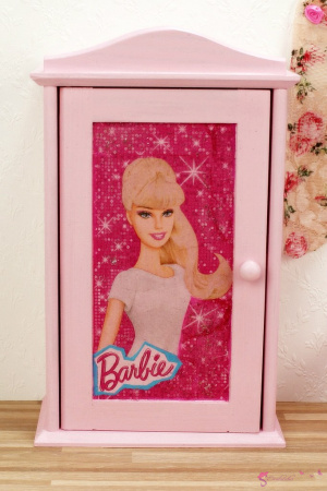 Drewniana szafa dla lalek "Barbie"
